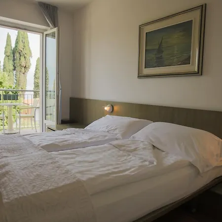 Al Caval Otel Torri Del Benaco