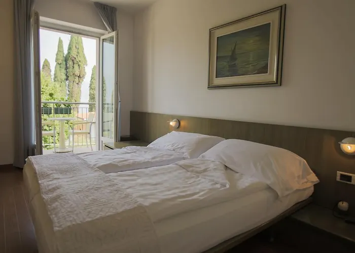 Al Caval Hotel Torri Del Benaco